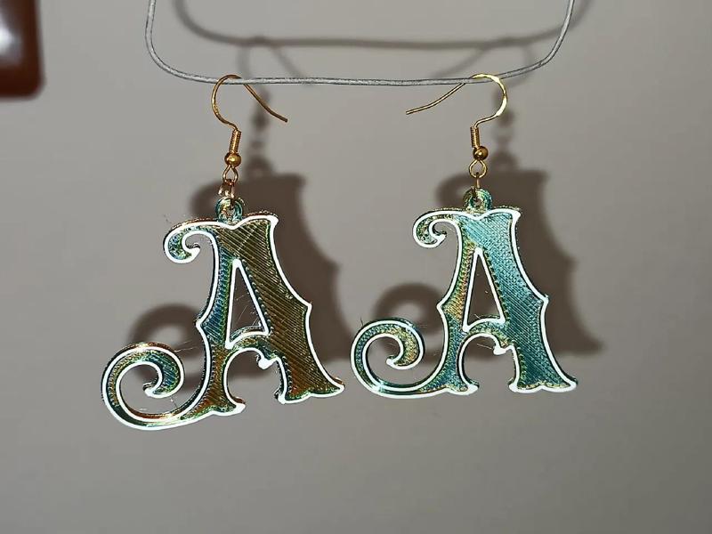 A letter earrings keychian   
