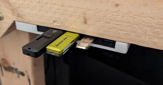 Anker 4-Port USB 3.0 Hub Desk Mount