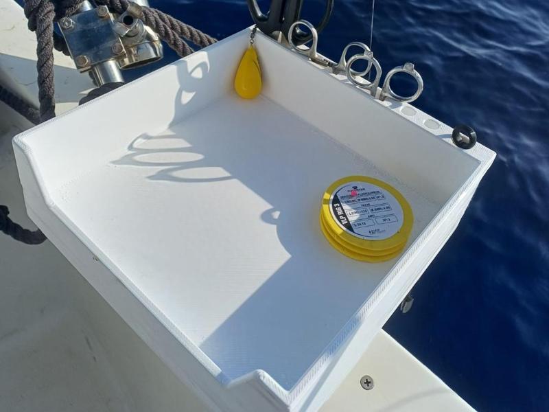 Fishing bait container tray for boat