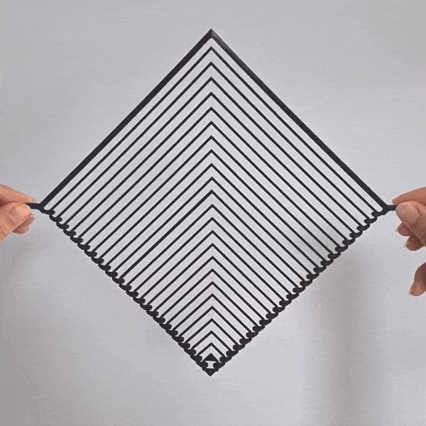 Hypnotic square kinetic spinner