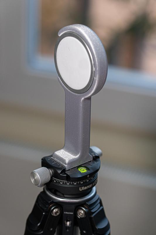 MagSafe phone holder for Arca Swiss tripods