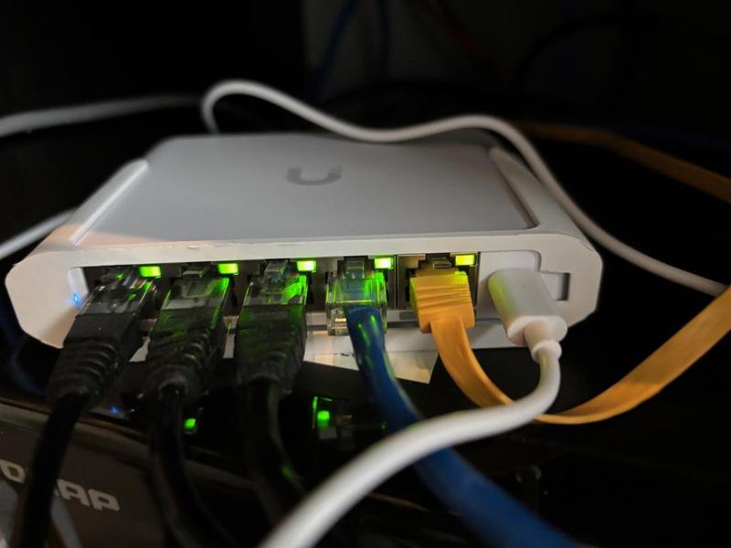 UniFi USW Flex Mini 2.5G Wall Mount Bracket