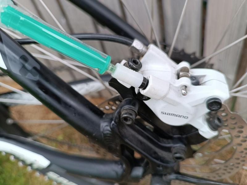 Adapter for bleeding a hydraulic brake