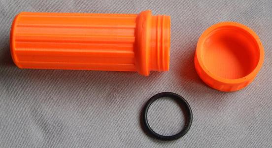 Dose verschraubbar in zwei Größen. Screwable container in two sizes.