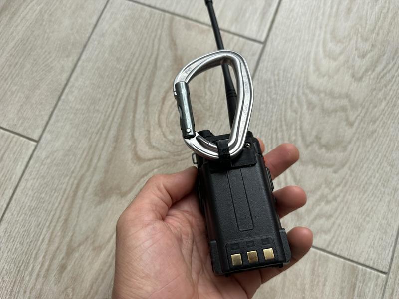 Baofeng UV-5R Climbing Carabiner Mount for type-c battery