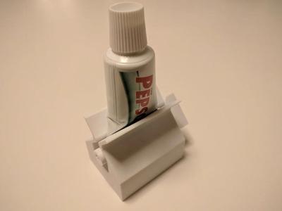 Toothpaste squeezer
