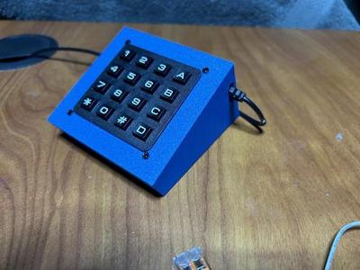 Matrix keypad ESP32 case   
