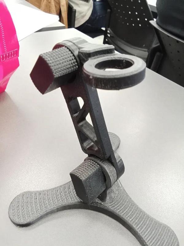 Horizontal stronger flat bolt   