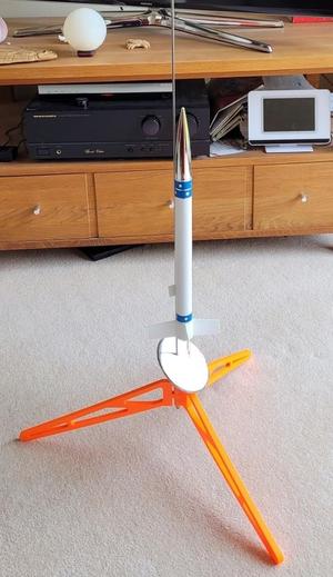 Folding model rocket launch pad