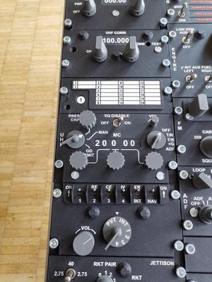 UH-1 pedestal Frequenze panel