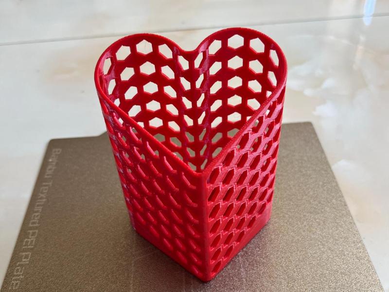 Heart-shaped Pen Holder—Integrated Hollow Design, No Supports
