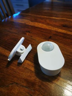 Corner wall mount for ikea iR