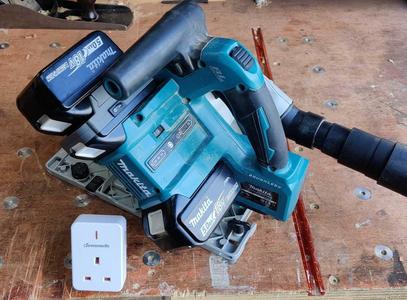Makita Cordless Vacuum Cleaner Auto-Starter