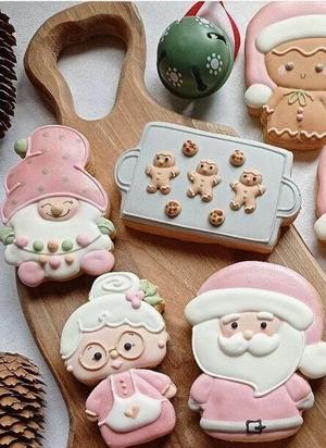 set of 10 Christmas cutters and stamps