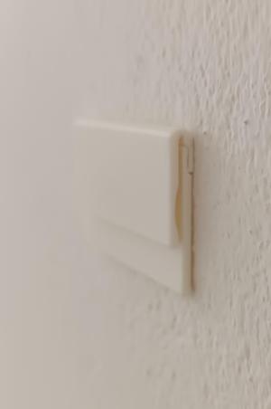 Wall clip for drawings