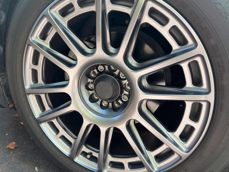 Rotiform center hub cap