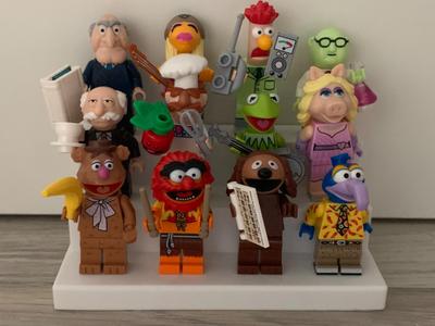 Minifigure Display for 12