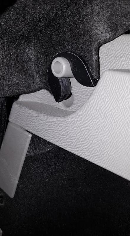 Clips plage arrière twingo