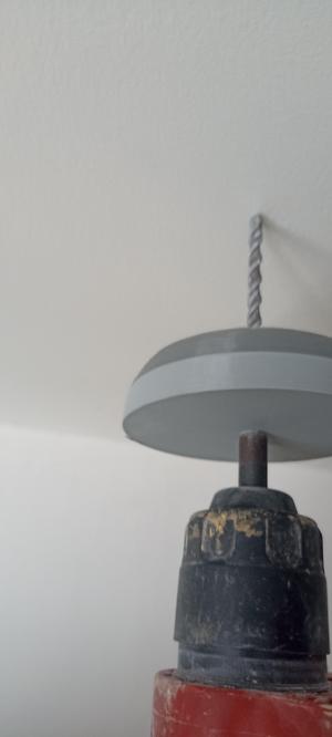 Dust cover, drilling into the ceiling, vrtaní do strop.