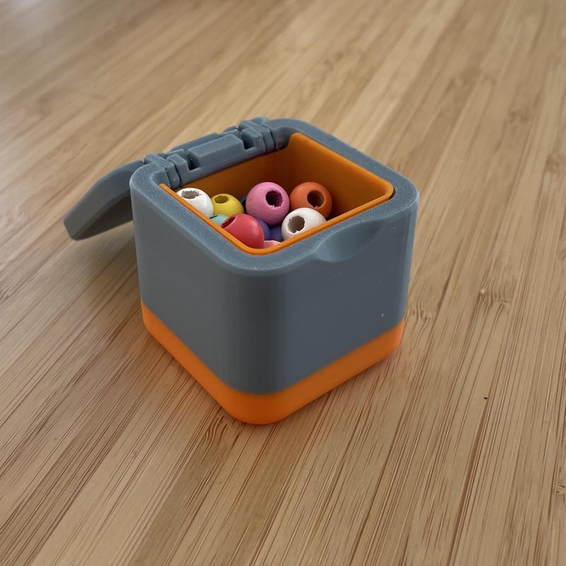 Small Box with Antiparallelogram Hinge