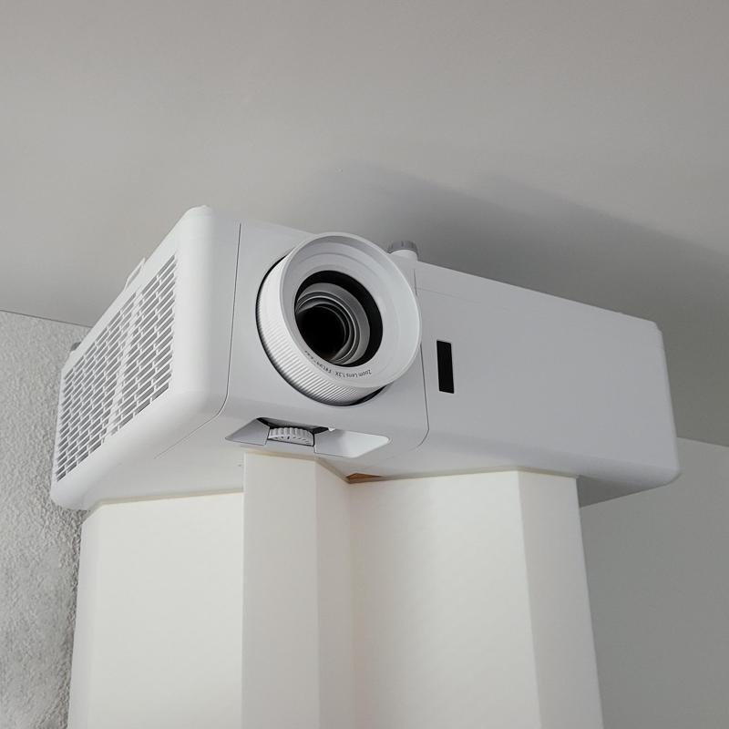 Optoma UHZ50 projector riser and stand