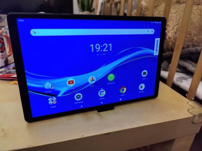 Simple minimalist tablet stand