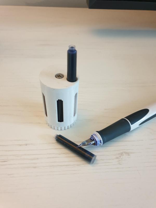 Fountain pen cartridge dispenser box. Revolver drum-like storage box for ink pen cartridges