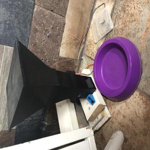 Automatic pet feeder powered by an ESP8266 and a servo