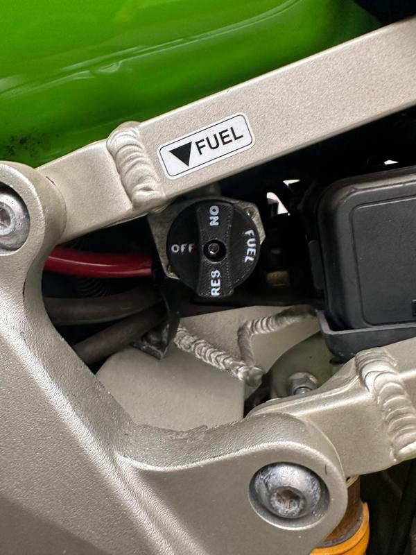 Kawasaki Ninja ZX6R ZX9R Gas Valve