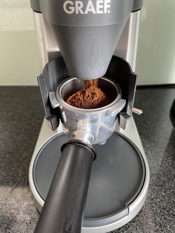 Graef CM800 Advanced portafilter holder with splash guard