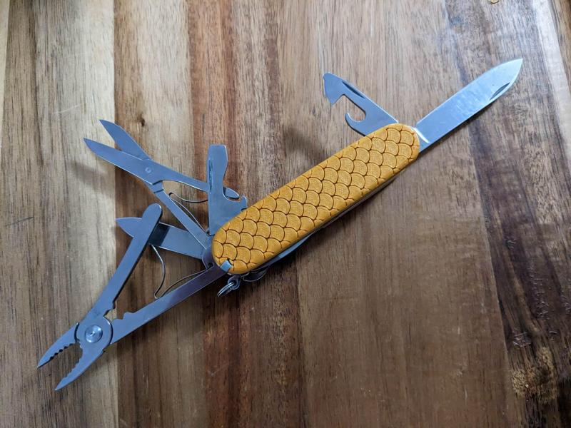 Fish Scales for 91mm Victorinox Deluxe Tinker