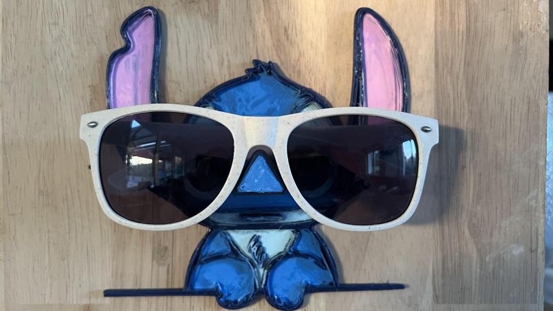 Stitch Wallmount Glasses Holder