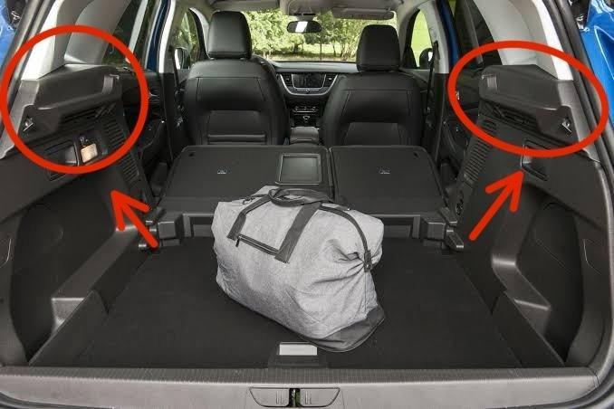 Opel Grnadland rear trunk side cover