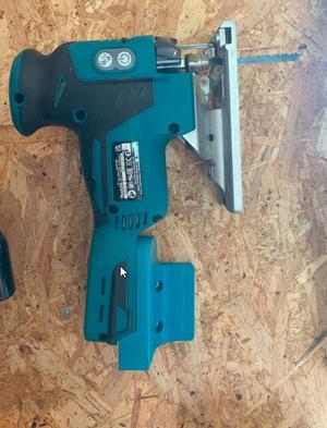 Makita battery tool holder close toi the wall