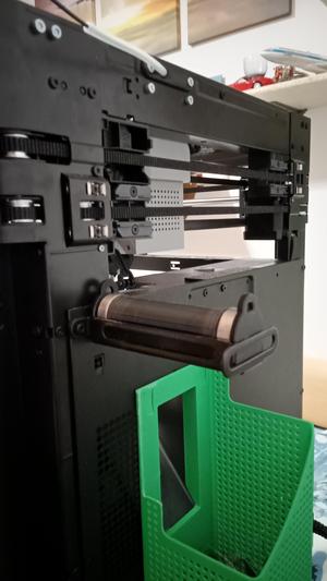 Upside down spool holder insert