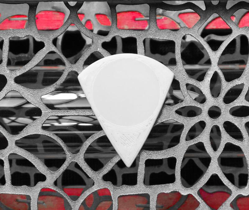 UNU-TRI PICUDA Pua Nido (Nest Pick Guitar)