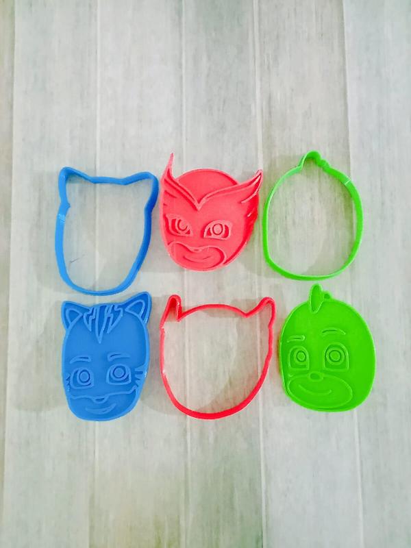 HEROES IN PAJAMAS COOKIE CUTTER - PJ MASKS COOKIE CUTTER KIT X3