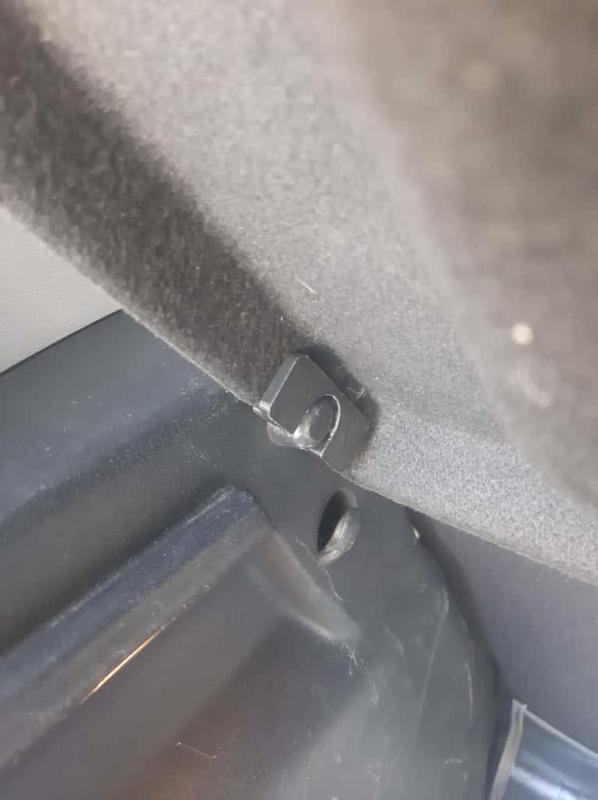 Hyundai i20 parcel shelf clip