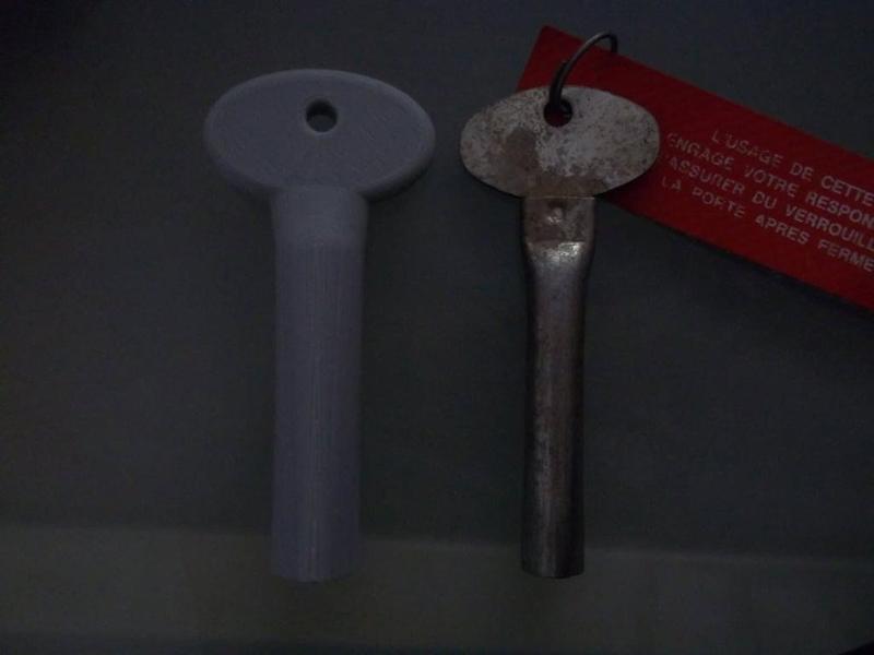 Triangle key 8mm France