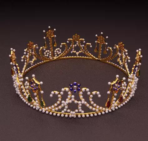 female crown