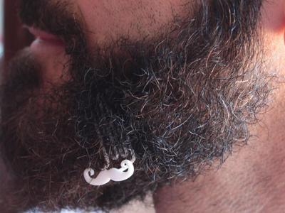 Mustache for beard - lateral wearing