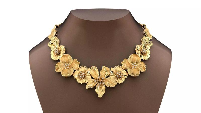 Necklace gold with flowers