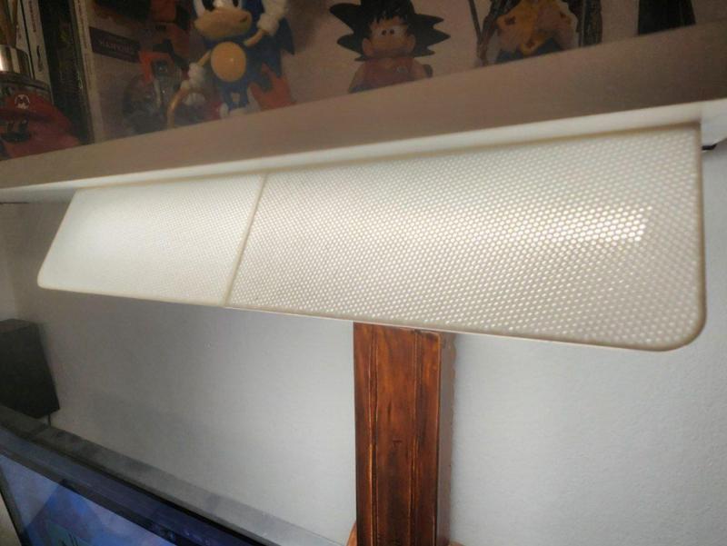 Screen for under-cabinet lighting