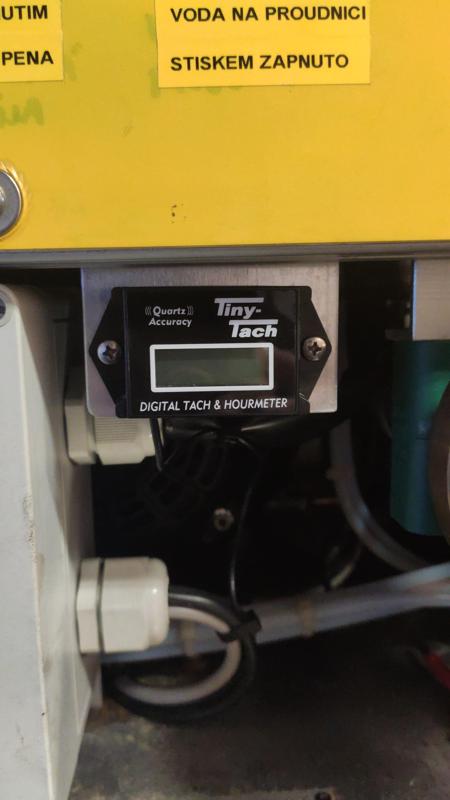 Tiny Tach one seven mod baterie