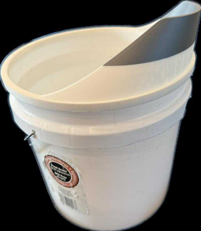 Bucket spout (2-gallon)
