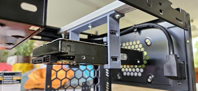 Hanging 3.5" HDD mount