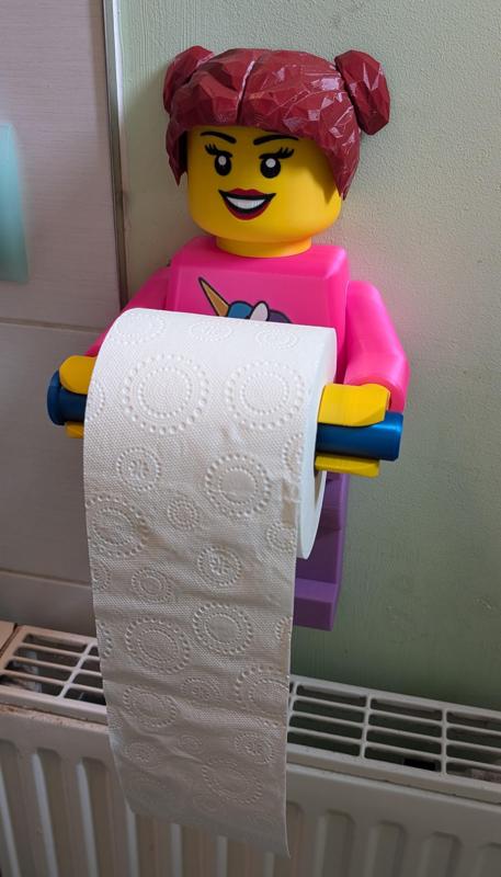 Angepasste Hände für deutsches 4-Lagiges Klopapier. Toilet Paper Holder