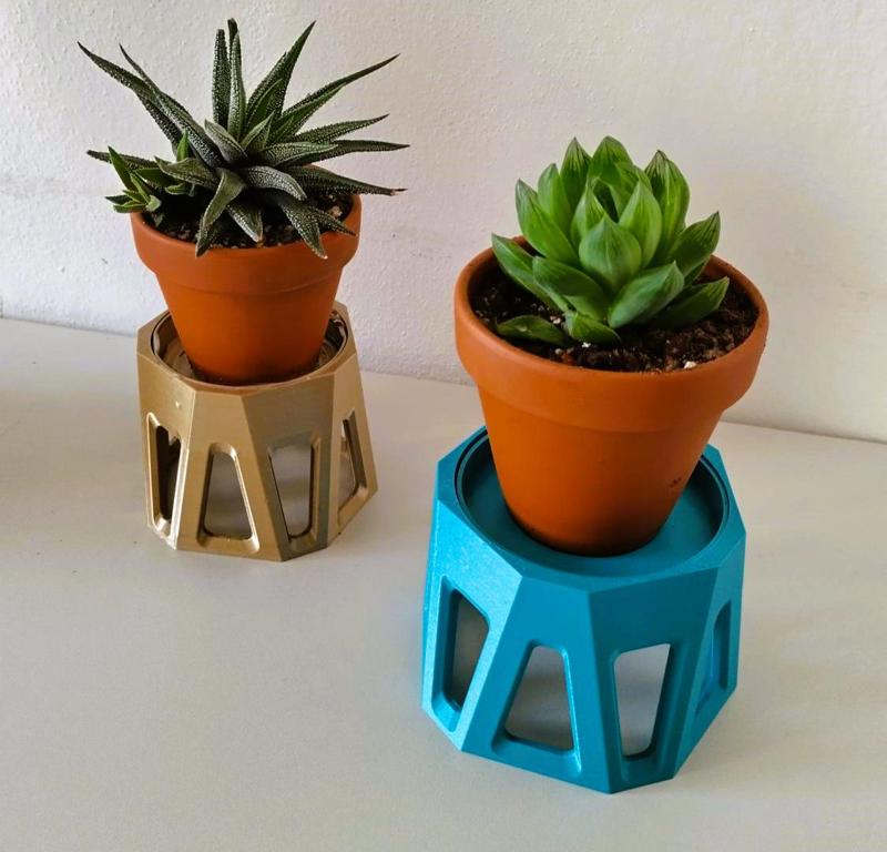 Trapezoidal plant stand