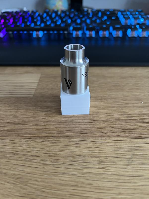 Simplistic Vape Stand