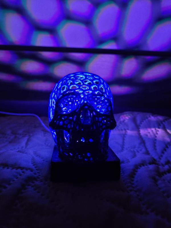 Lebka lampička LED USB (Skull led light usb) s přihrádkou na ovládání